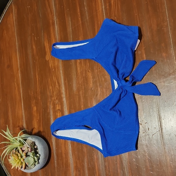 VENUS Other - EUC Venus Indigo Tie-Front Swimsuit Top (0753)